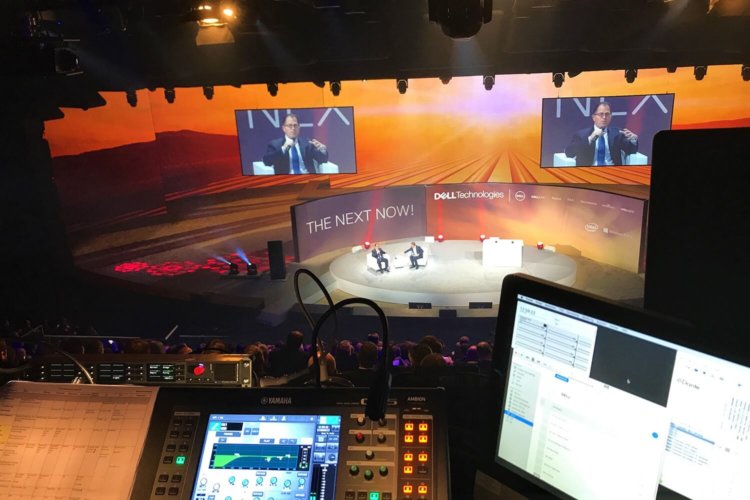 Impuls-Summit The Next Now: Speaker auf der Stage © Eventagentur justZARGEScommunicate!