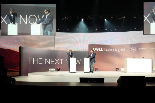 Impuls-Summit The Next Now: Speaker auf der Stage © Eventagentur justZARGEScommunicate!