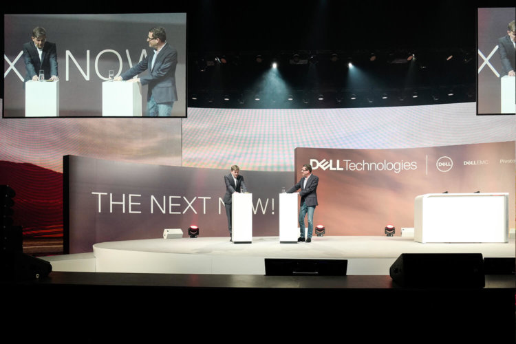 Impuls-Summit The Next Now: Speaker auf der Stage © Eventagentur justZARGEScommunicate!