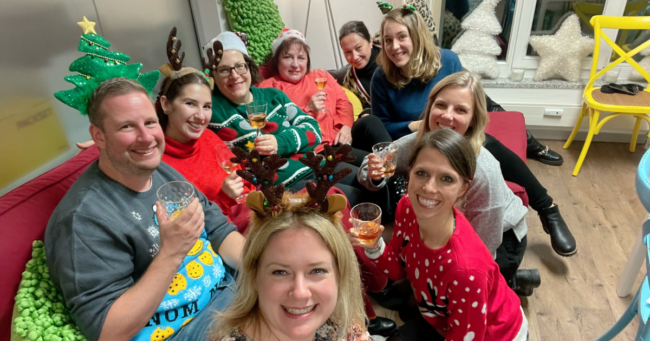 Agenturpause zu Weihnachten 2022 bei der Marketingagentur justZARGEScommunicate - Das Team 2022 sagt Danke!