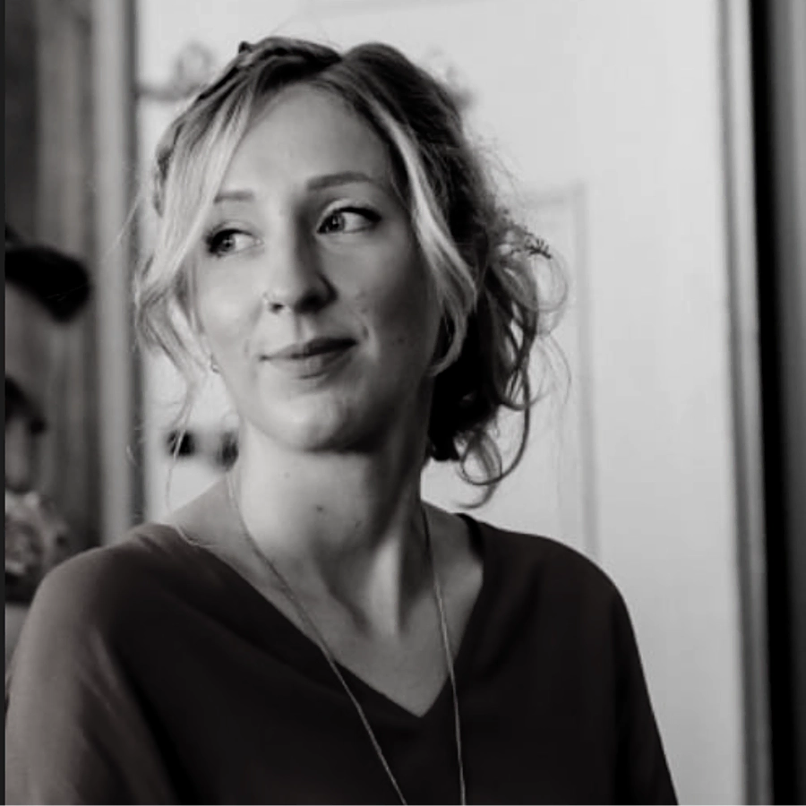 Lena_Schneider_900x900px